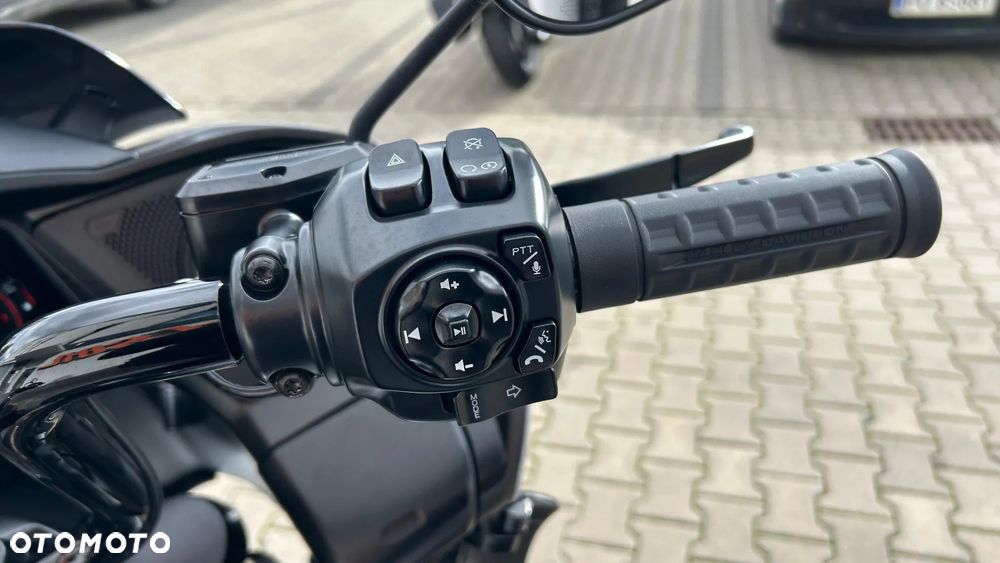 Harley-Davidson Touring Road Glide - 11