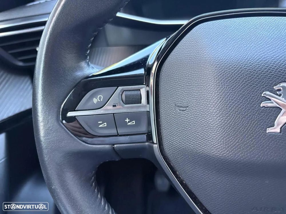 Peugeot 2008 1.2 PureTech Allure - 37