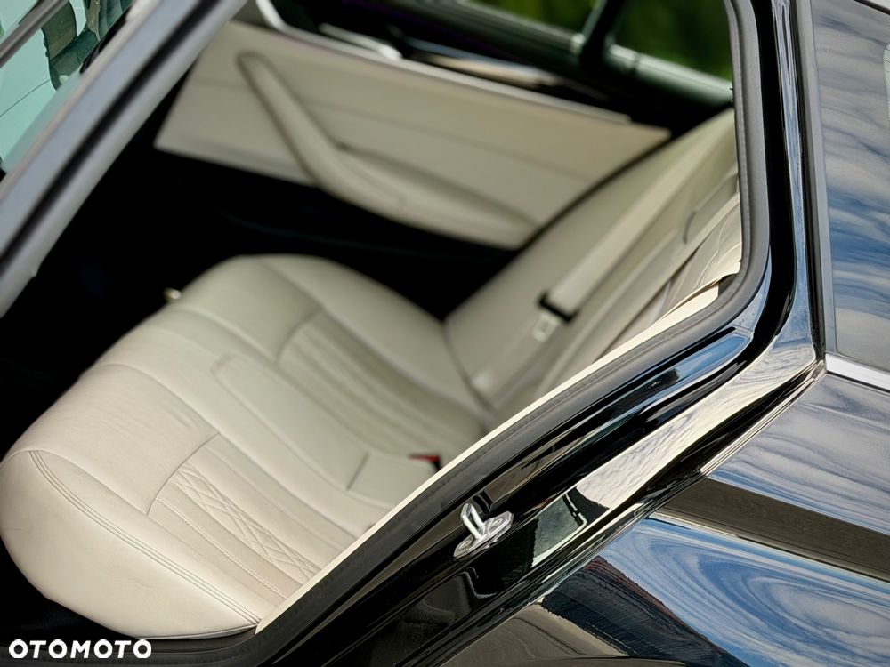 BMW Seria 5 540d xDrive mHEV Luxury Line - 27