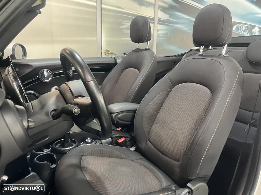 MINI Cabrio Cooper Premium Classic Auto - 17