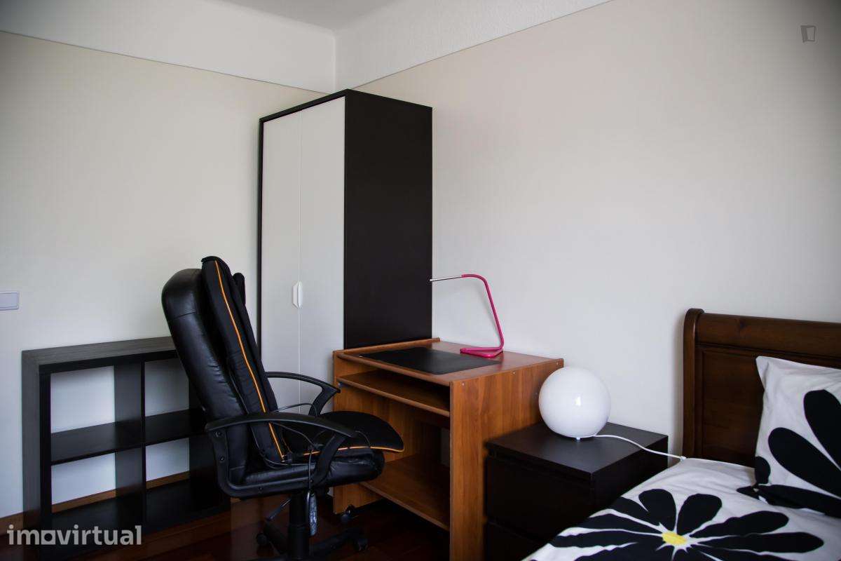 Quarto - localizado em Carnide Lisbon - Grande imagem: 2/22