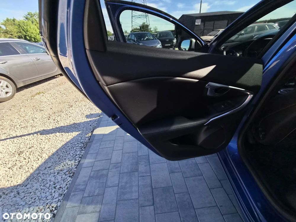 Volvo V40 T3 Geartronic RDesign - 26