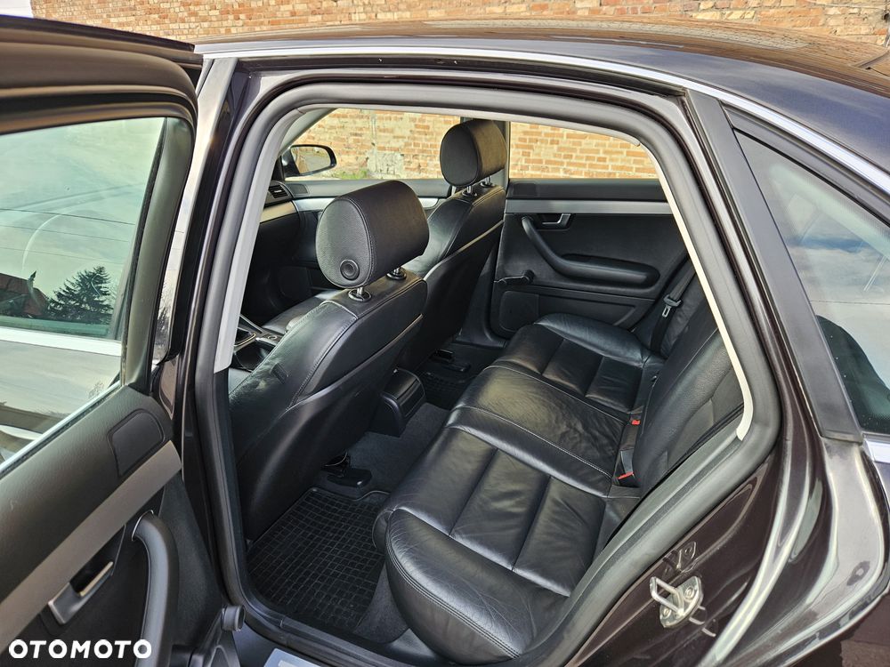 Audi A4 Limousine - 11