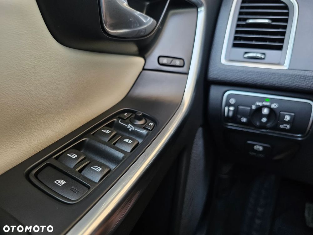 Volvo XC 60 D4 Momentum - 34