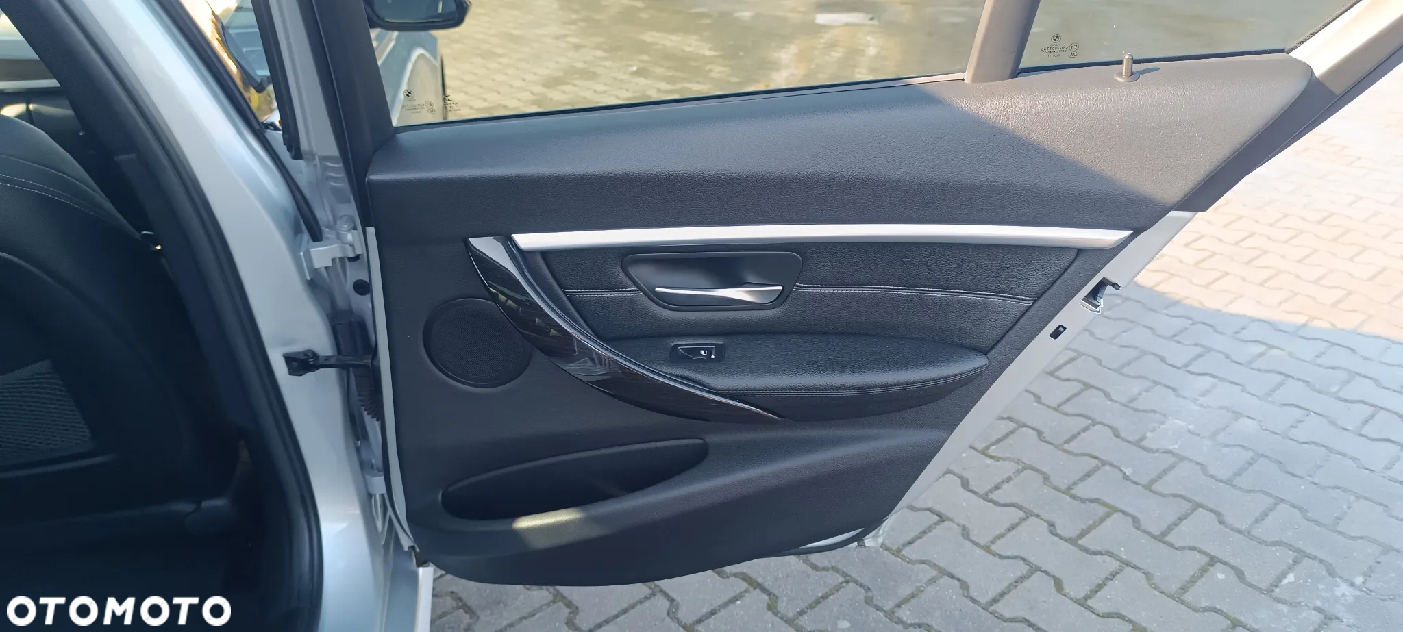 BMW Seria 3 330i xDrive M Sport - 28