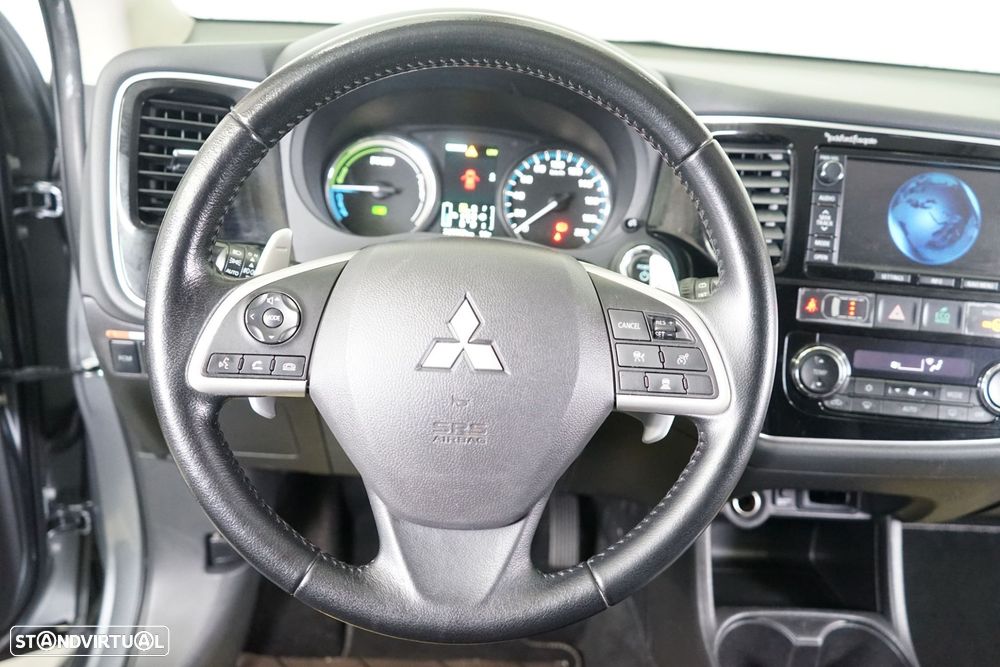 Mitsubishi Outlander 2.0 4WD Plus - 22