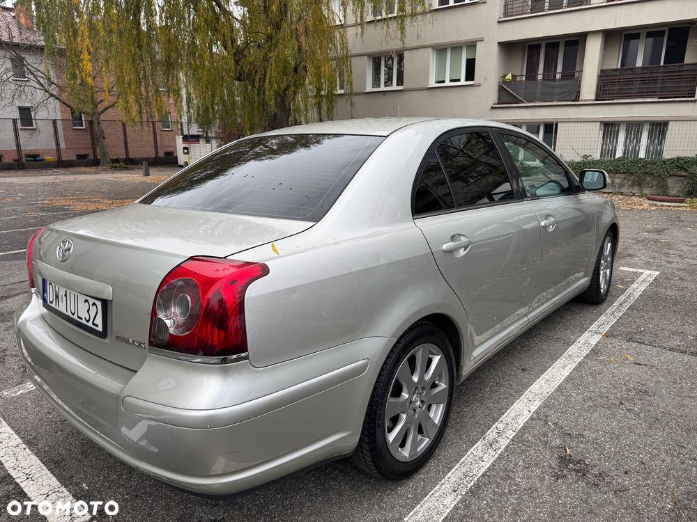 Toyota Avensis - 8