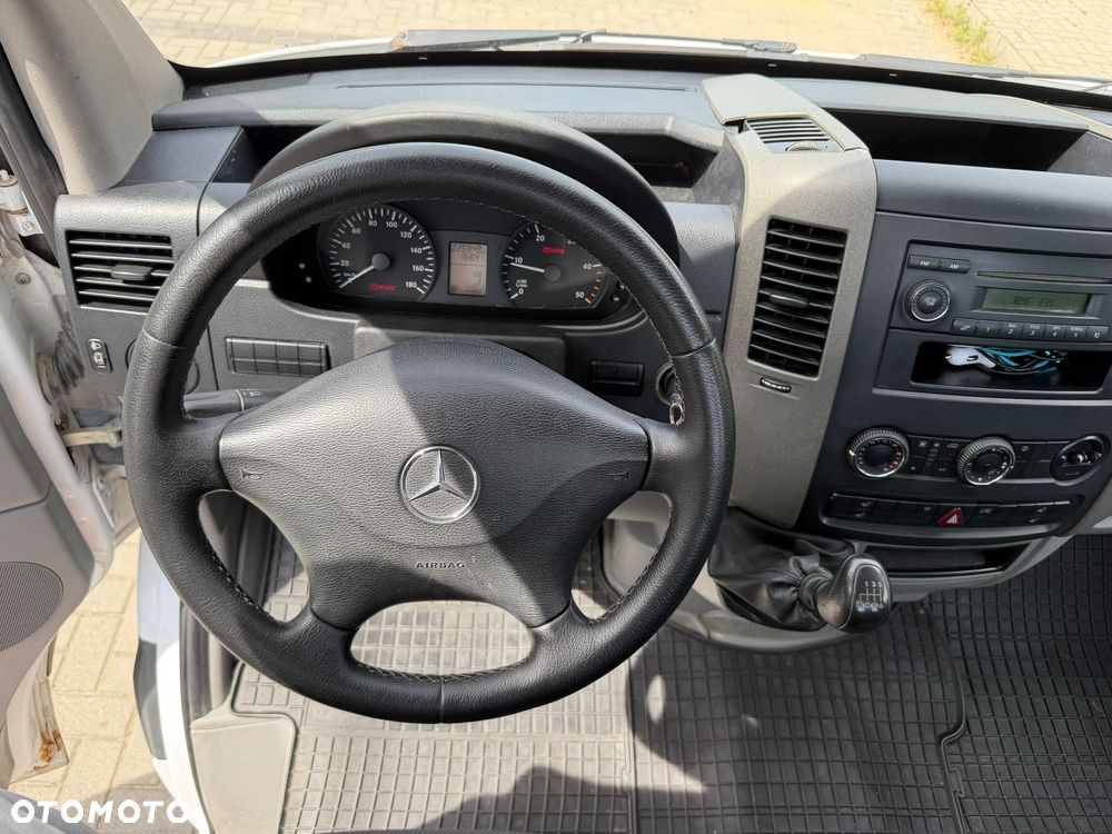 Mercedes-Benz Sprinter - 14
