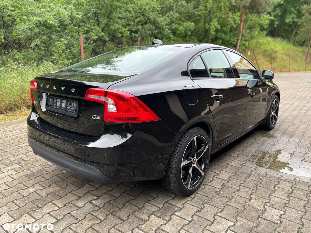 Volvo S60 D3 Drive-E Momentum - 4