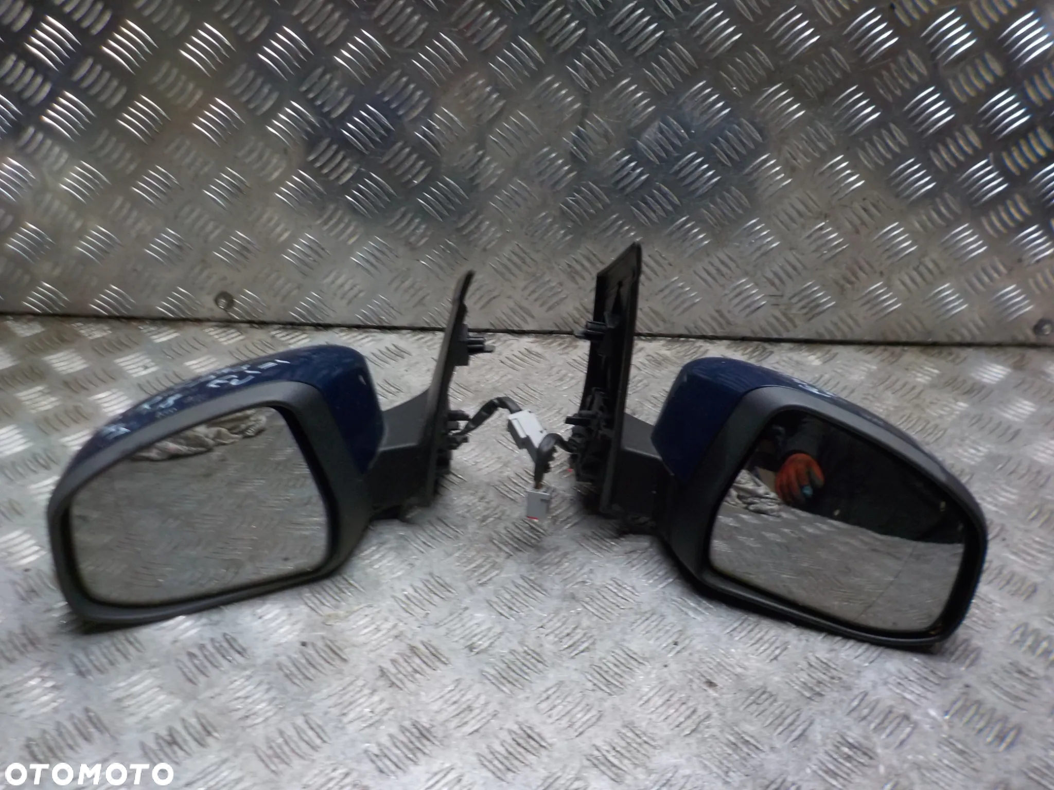 FORD FOCUS MK2 LIFT LUSTERKO LEWE LUB PRAWE KOLOR R8 - 4