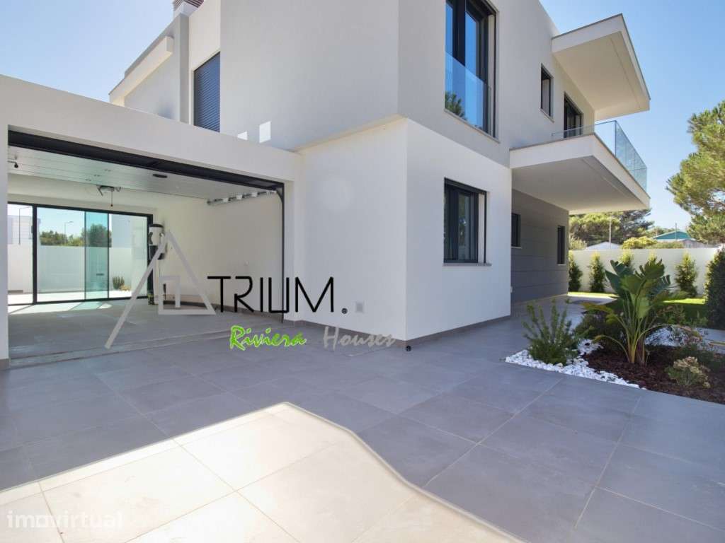 Moradia T4+1 Isolada com piscina e jardim nova - Grande imagem: 2/46