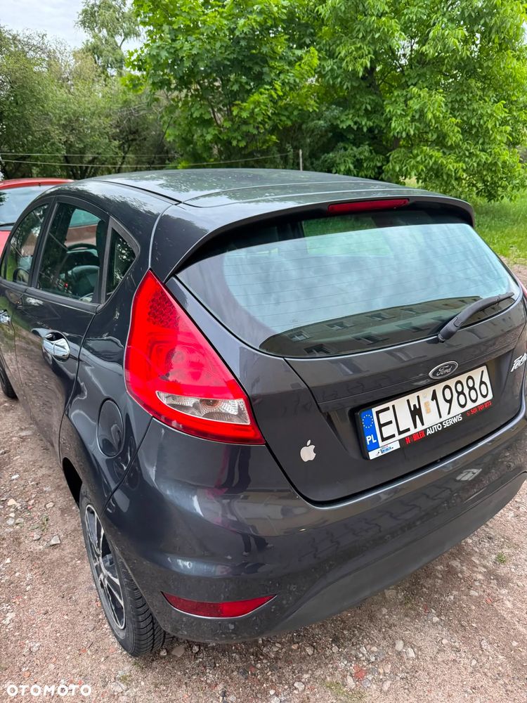 Ford Fiesta 1.25 Ambiente - 2