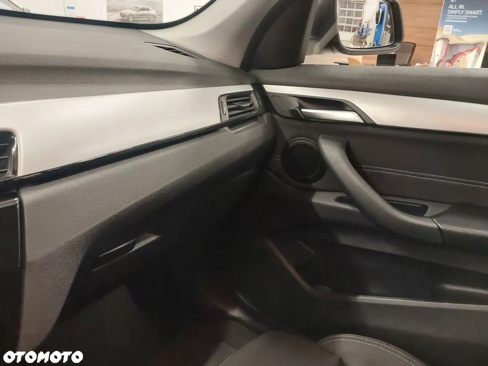 BMW X1 sDrive18i - 16