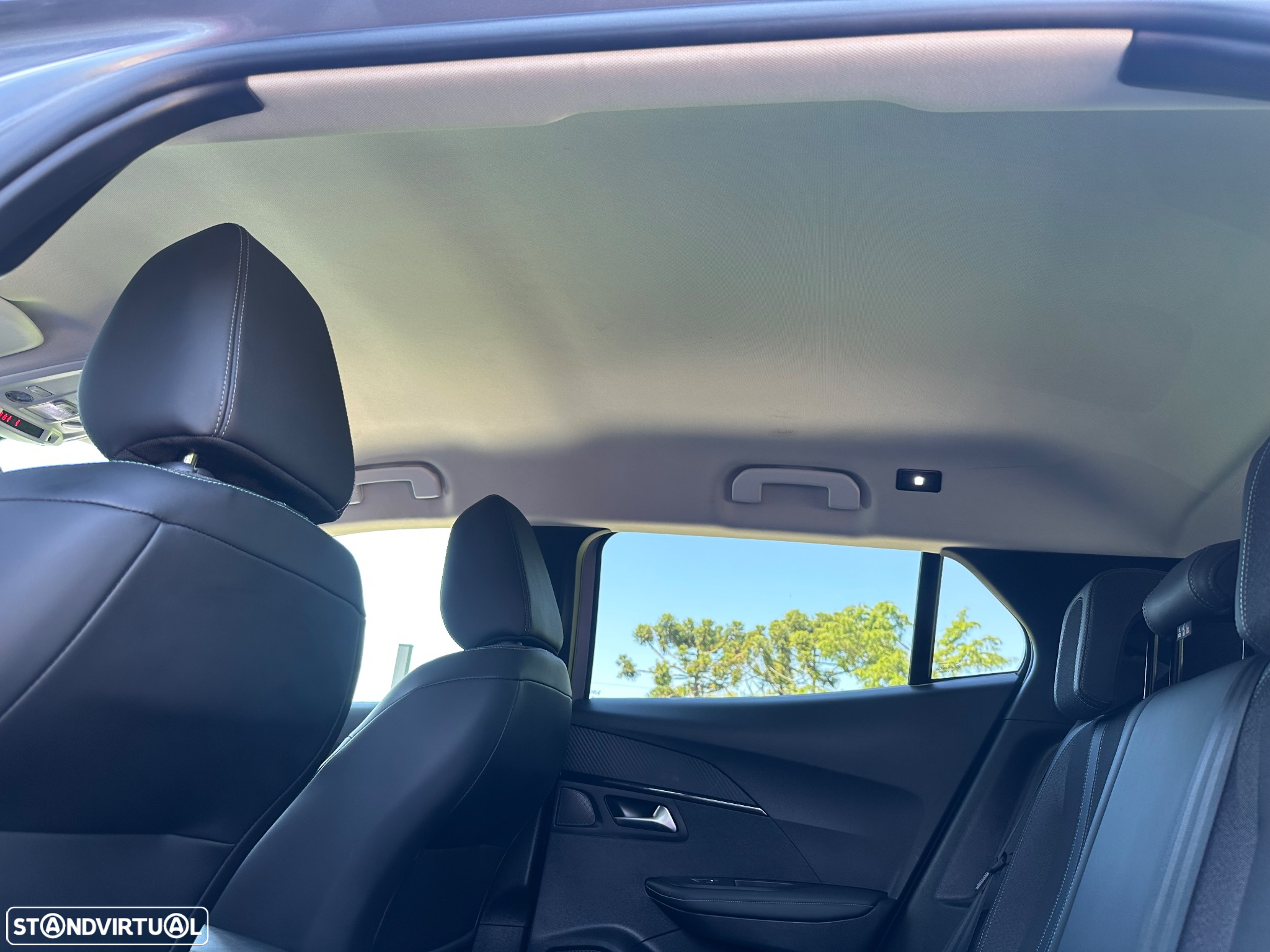 Peugeot 2008 1.5 BlueHDi Allure Pack EAT8 - 18