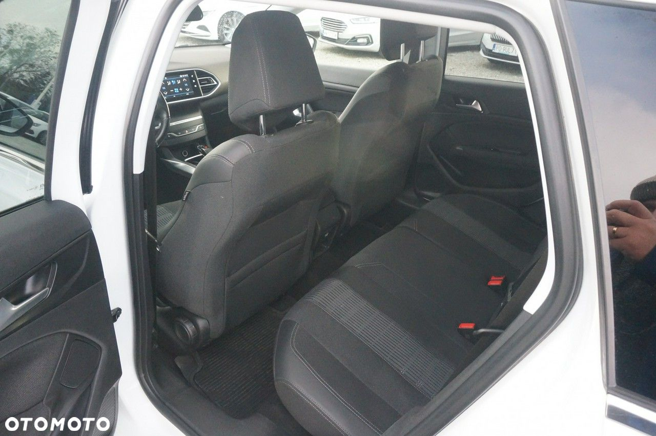 Peugeot 308 1.5 BlueHDi Allure Pack S&S EAT8 - 24