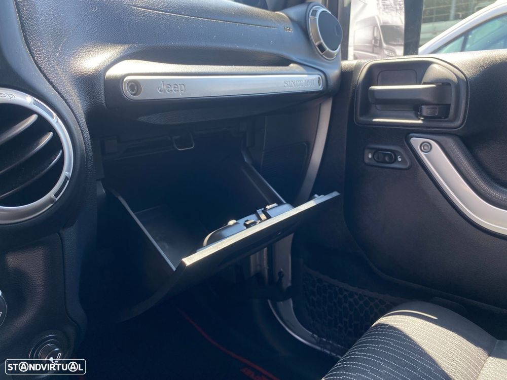Jeep Wrangler - 11