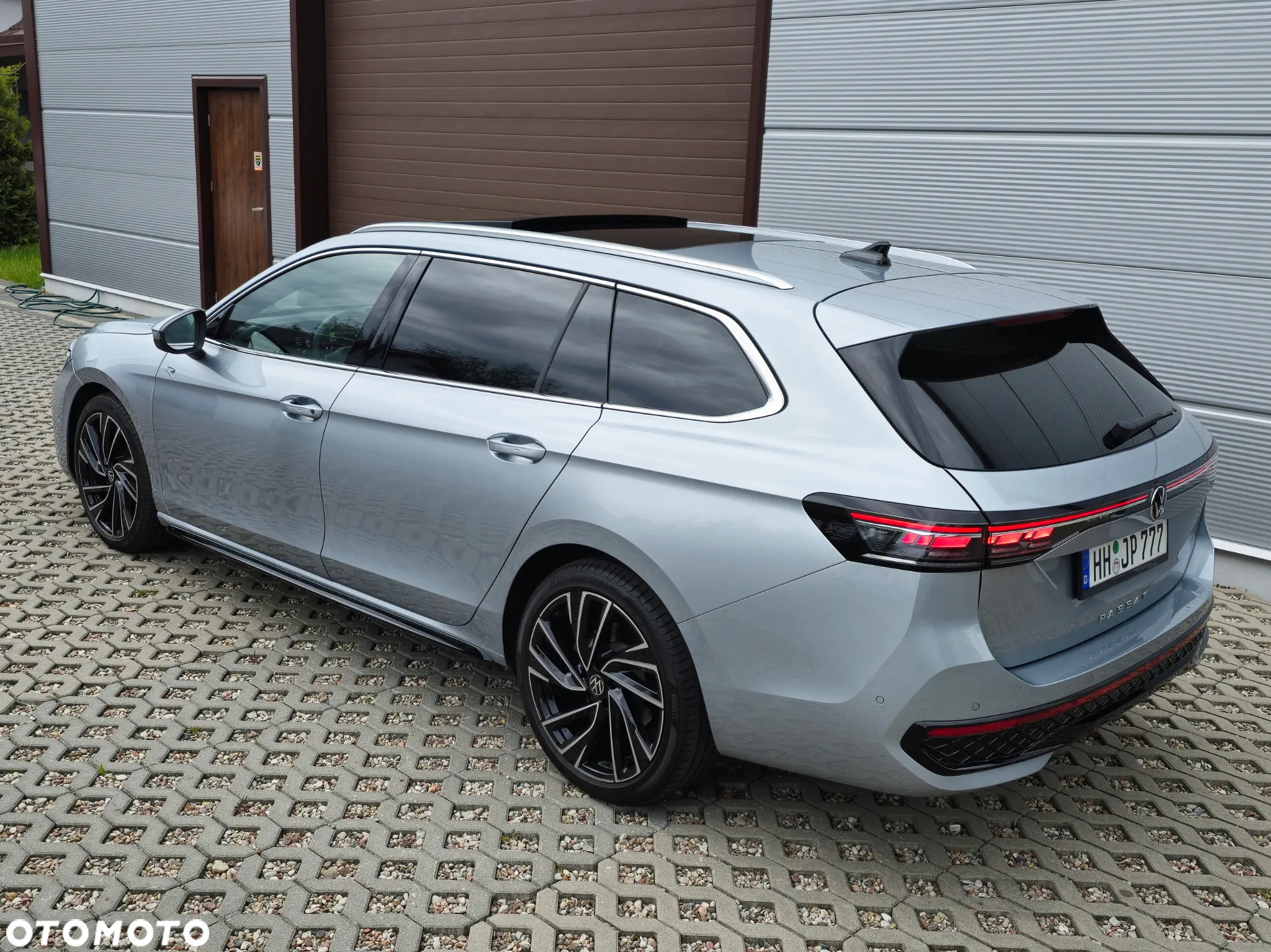 Volkswagen Passat Variant 2.0 TDI SCR DSG R-Line - 18