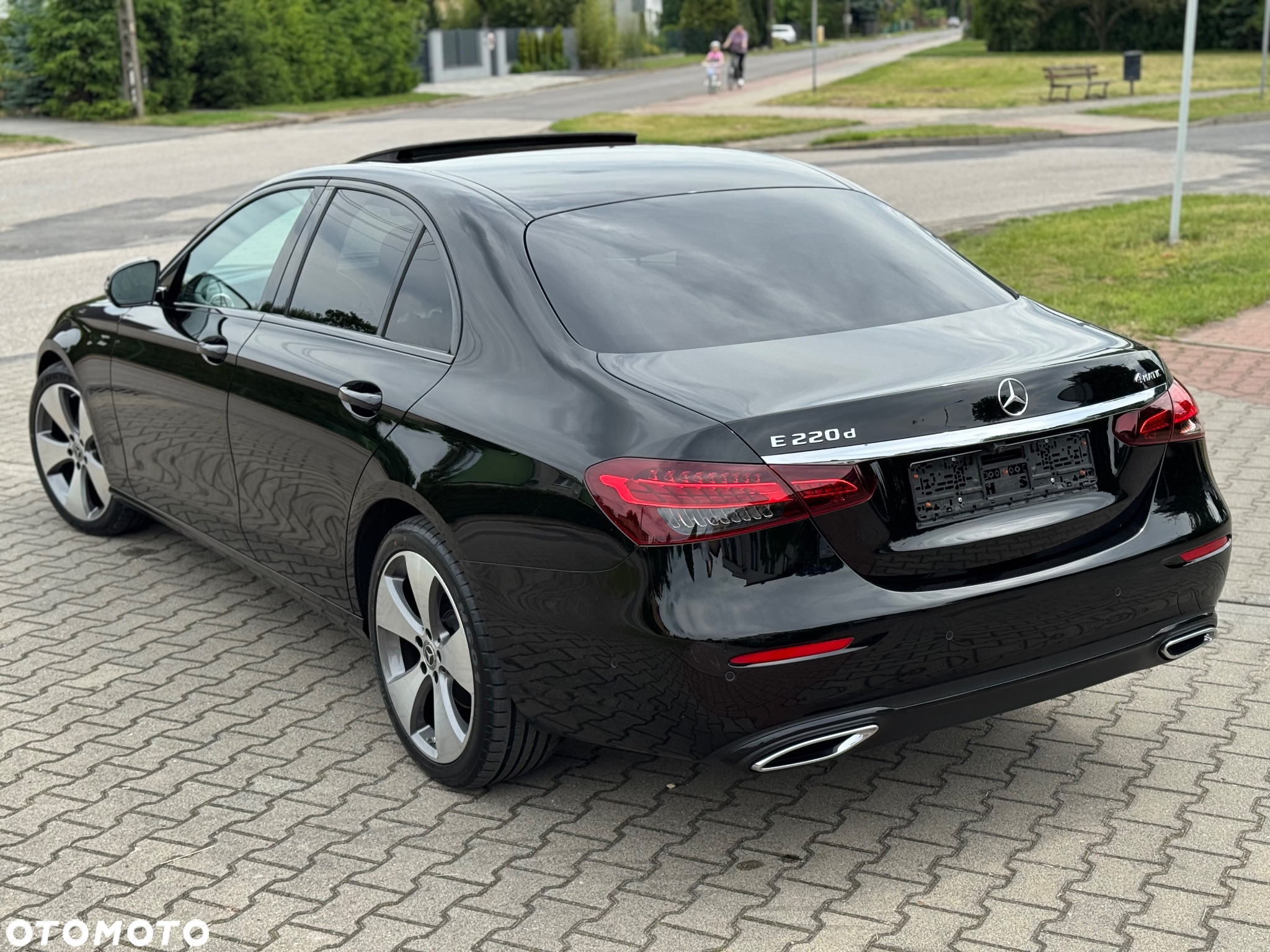 Mercedes-Benz Klasa E 220 d 4Matic T 9G-TRONIC Avantgarde - 7