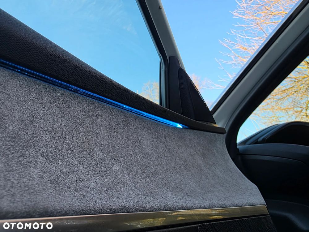 Peugeot 3008 1.6 PureTech Hybrid4 PHEV GT S&S EAT8 - 34