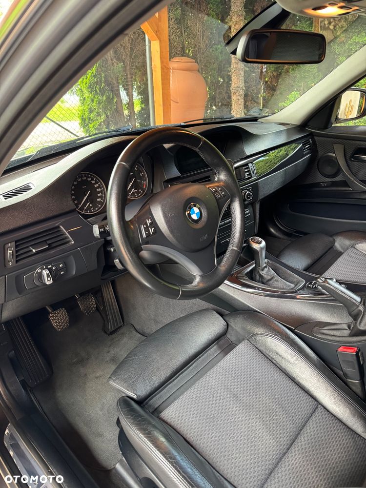 BMW Seria 3 320i - 12