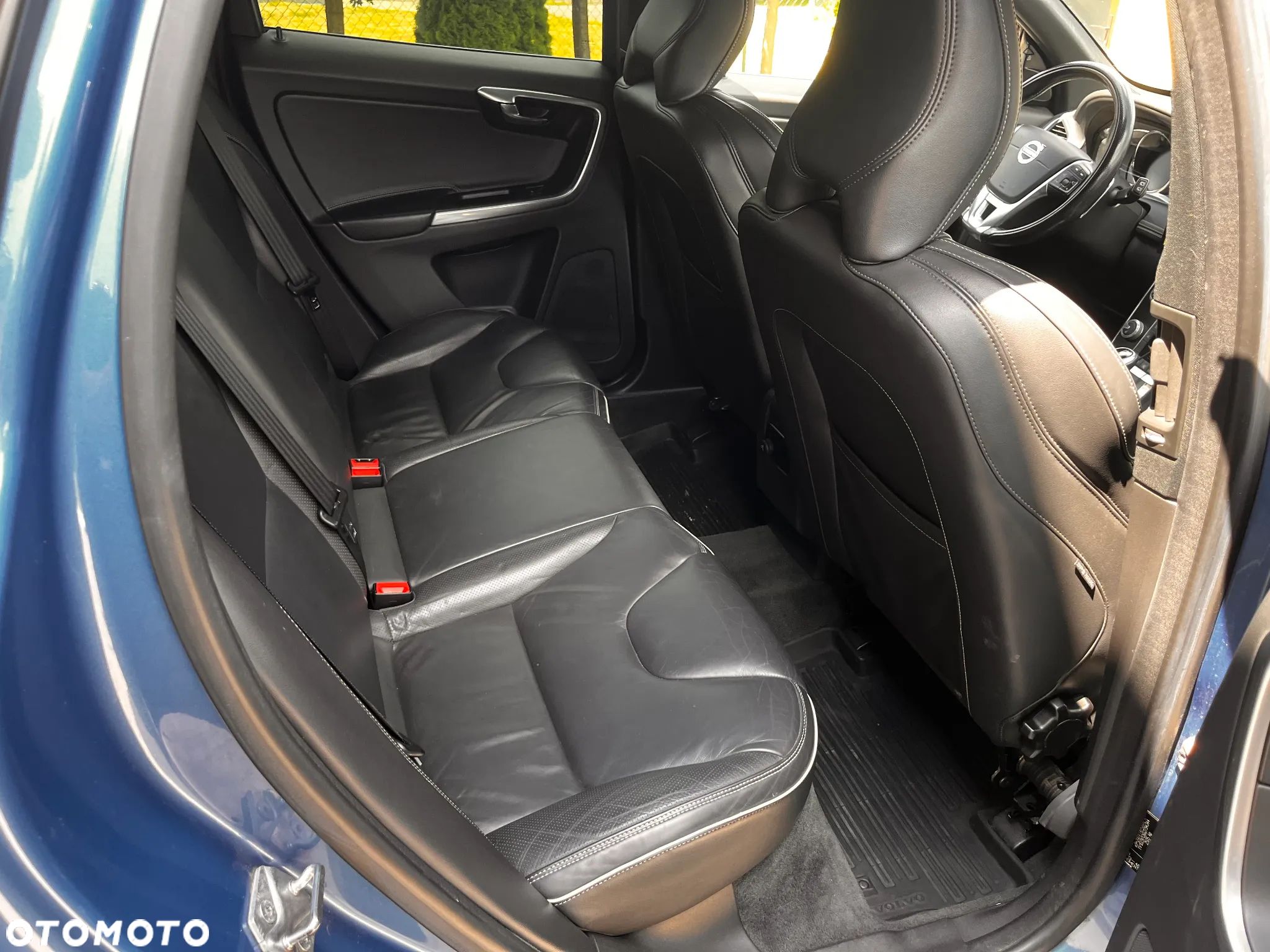 Volvo XC 60 D5 AWD R-Design Momentum - 7
