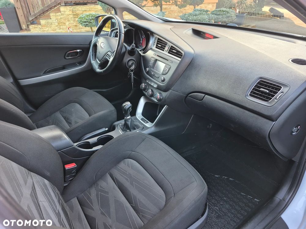Kia Ceed 1.4 CVVT UEFA EURO 2016 - 9