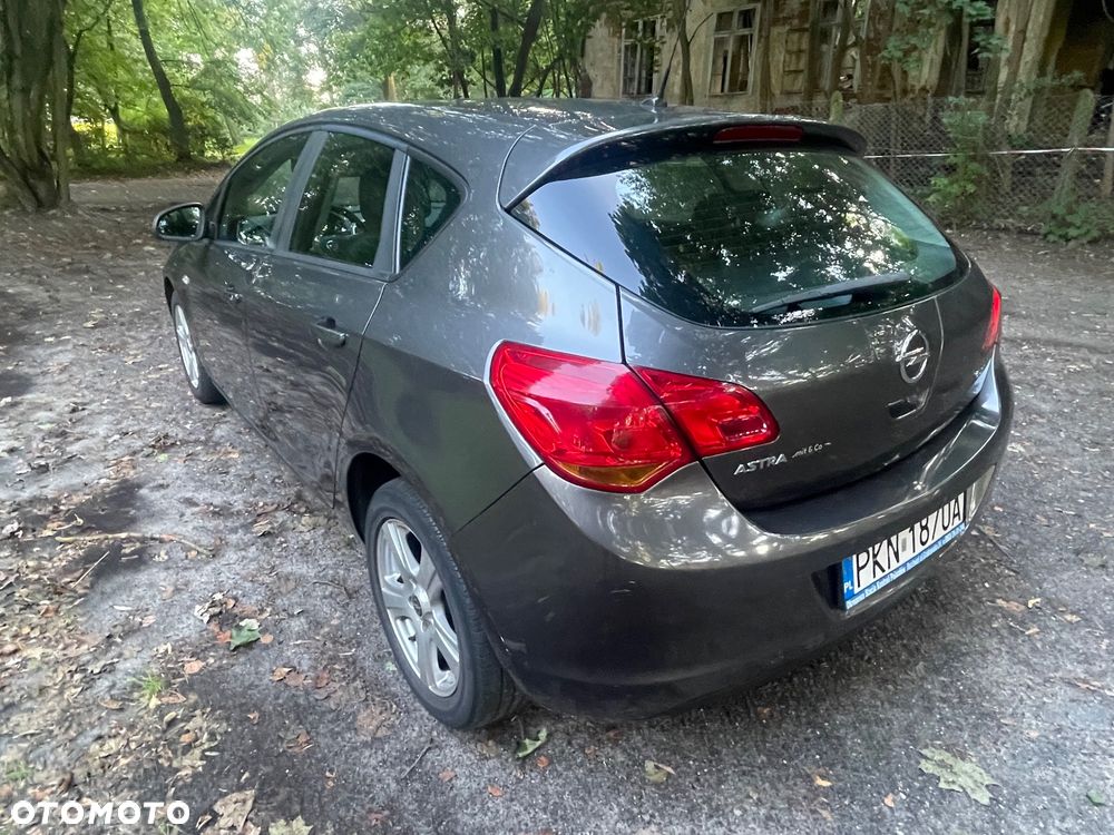 Opel Astra 1.7 CDTI - 9