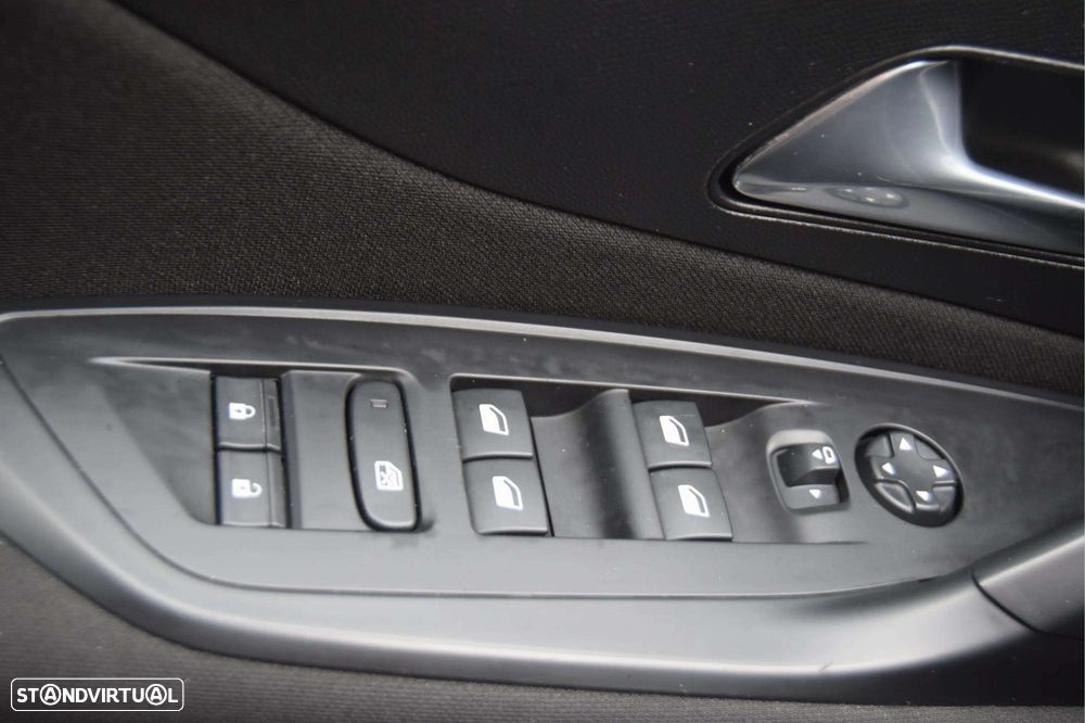 Peugeot 308 1.2 PureTech Active Pack - 24