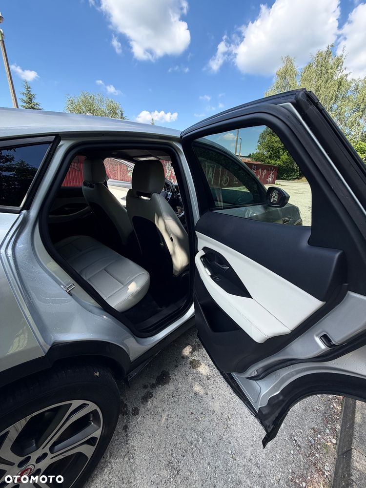 Jaguar E-Pace P300 AWD R-Dynamic S - 18