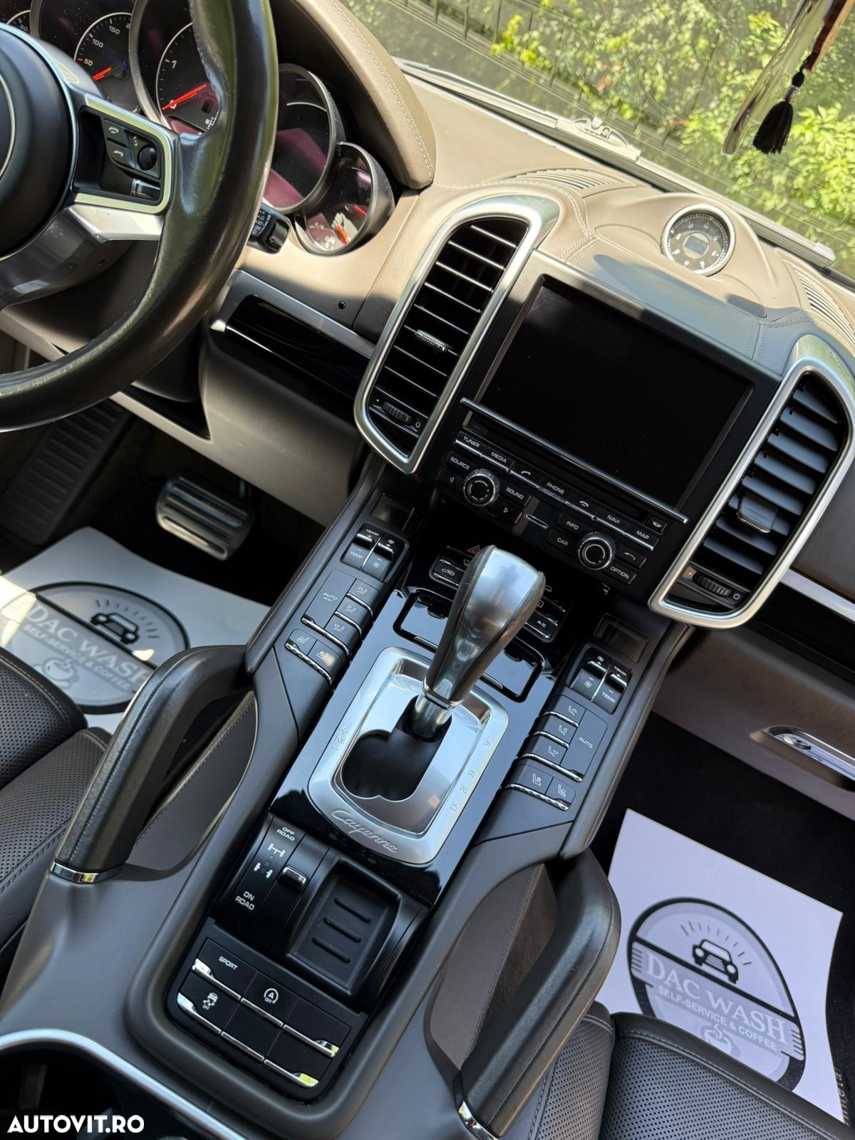 Porsche Cayenne 3.0 L - 16