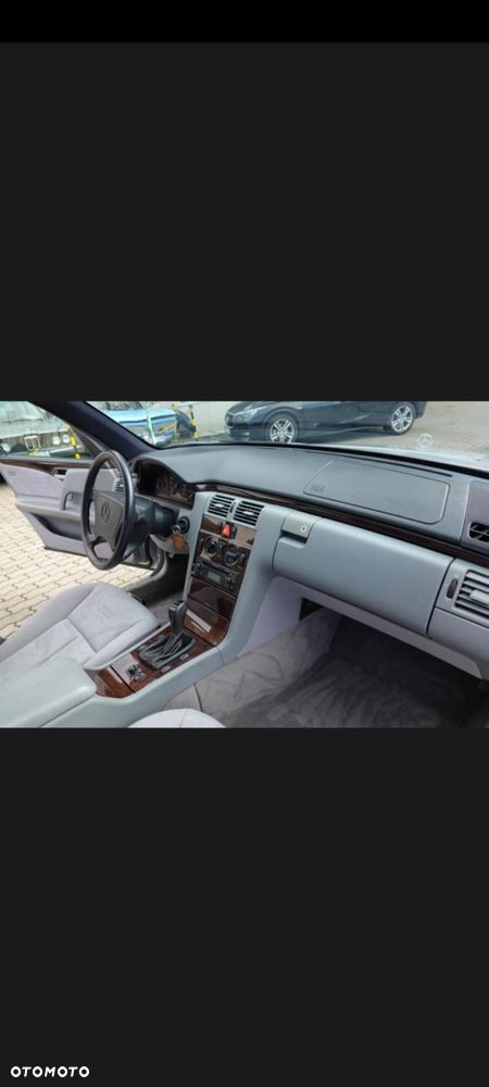 Mercedes-Benz Klasa E 290 TD Elegance - 19