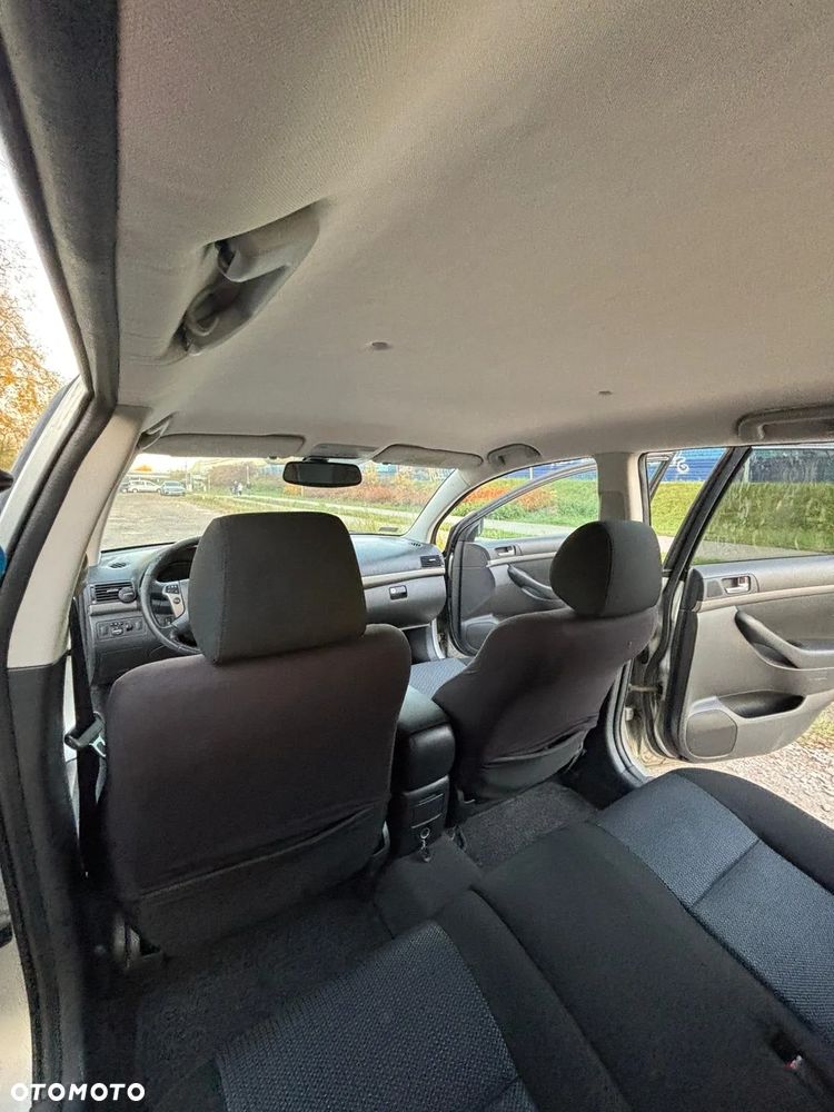 Toyota Avensis - 24