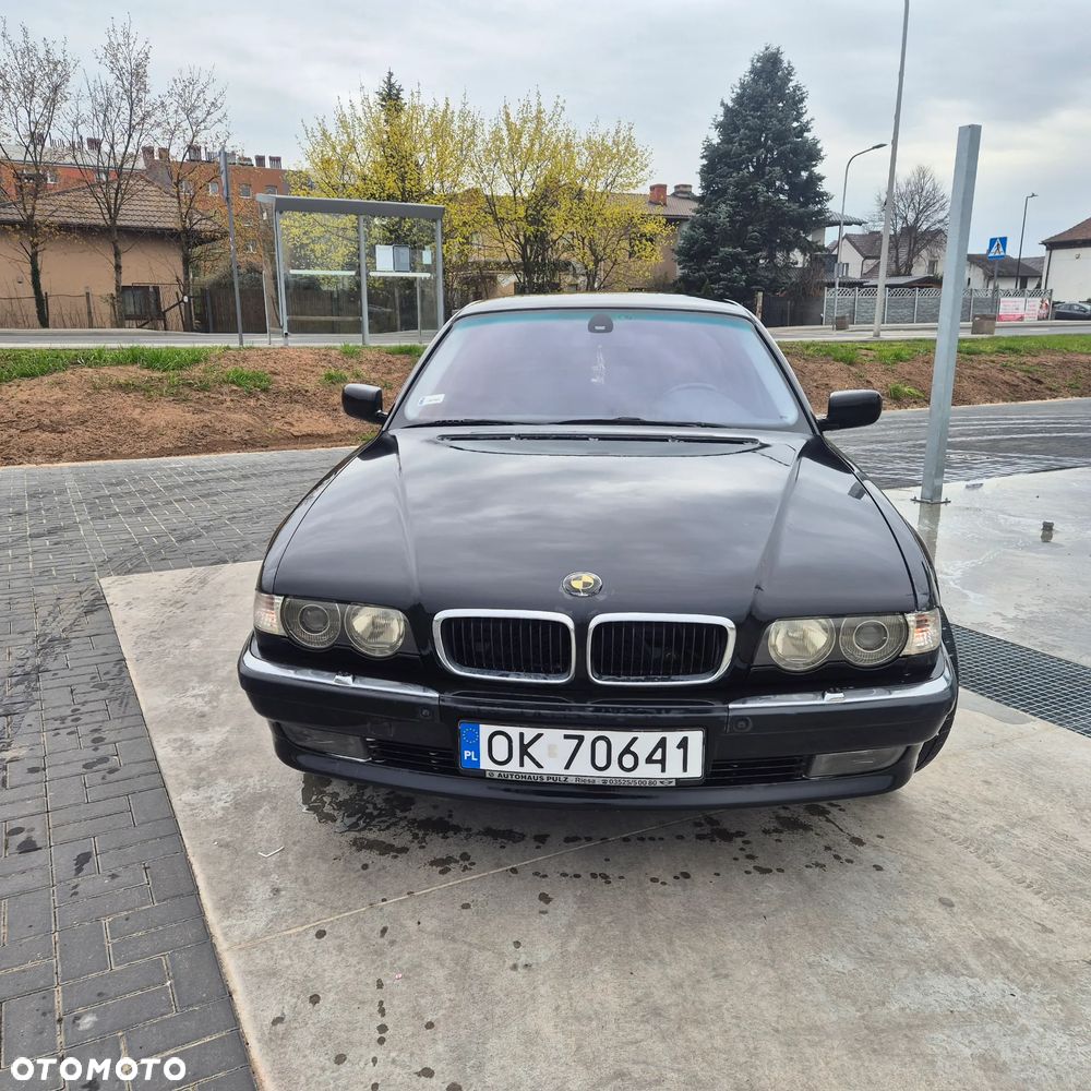 BMW Seria 7 735i L - 2