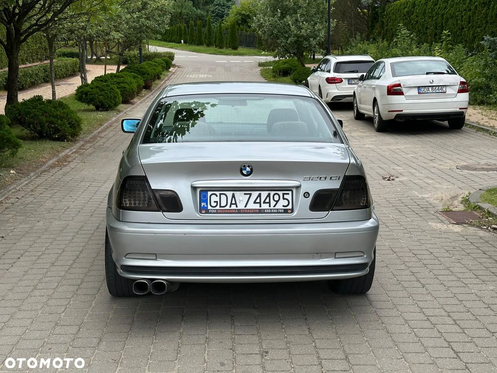 BMW Seria 3 320i - 5