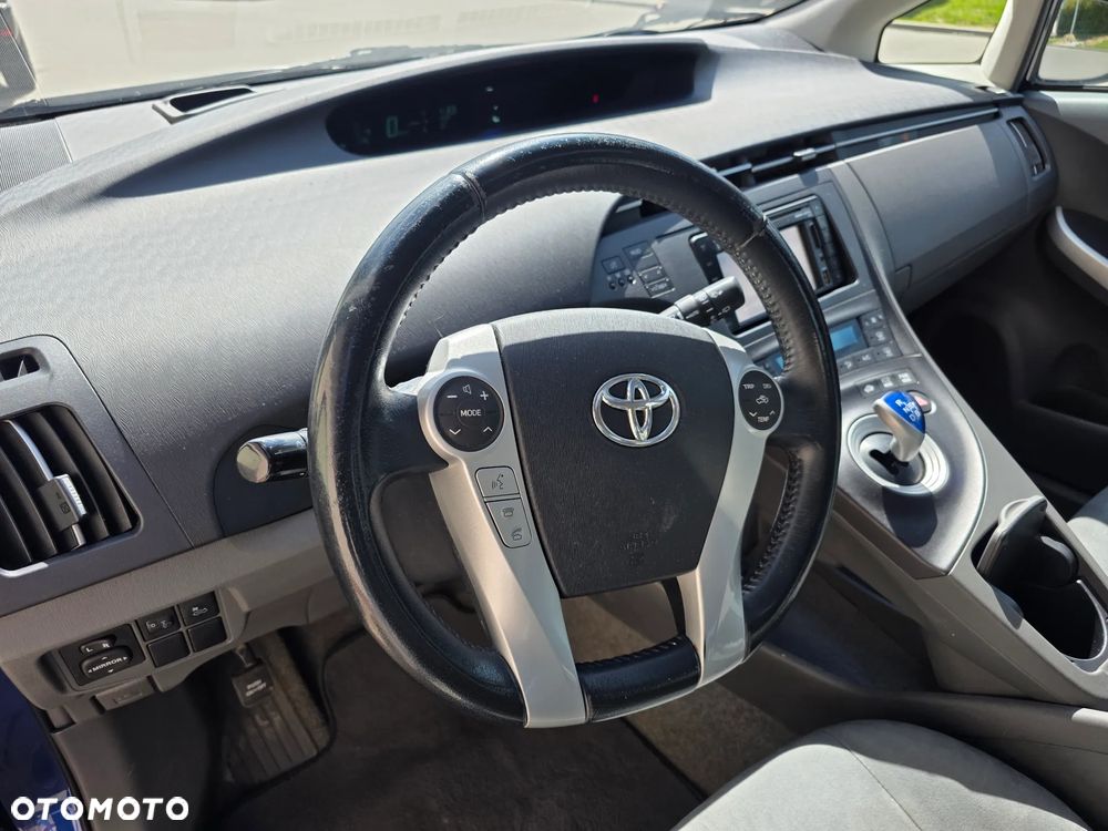 Toyota Prius (Hybrid) - 14
