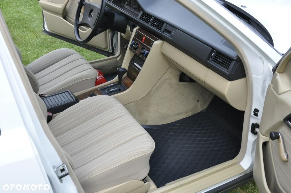 Mercedes-Benz W124 (1984-1993) - 28