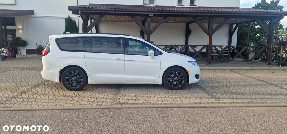 Chrysler Pacifica - 6
