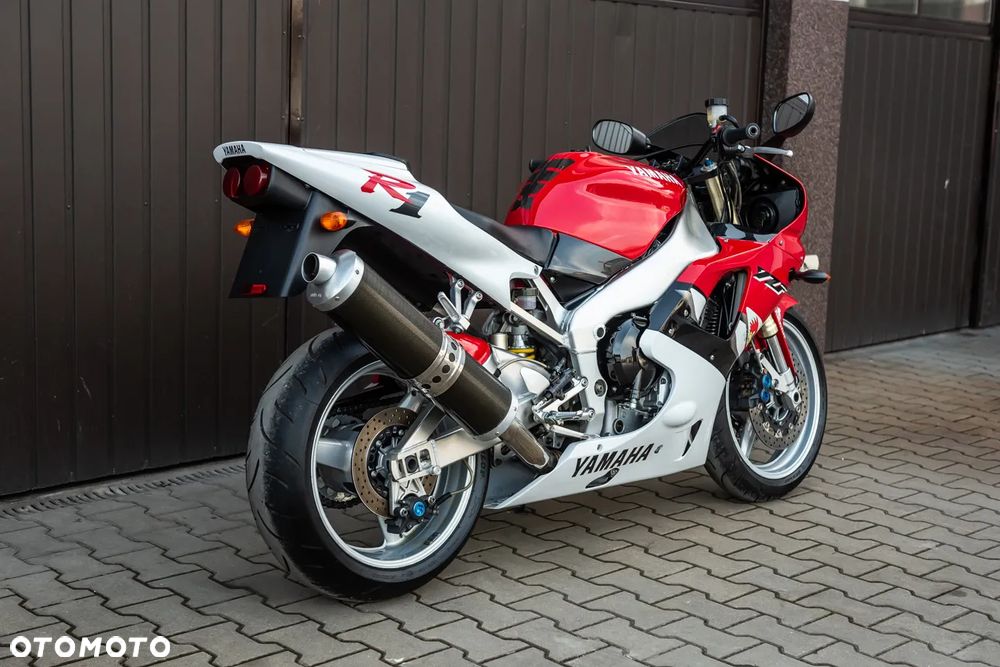 Yamaha R1 - 3