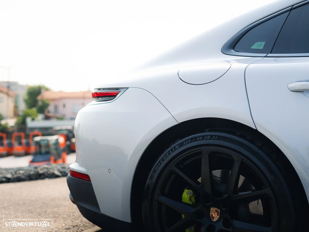 Porsche Panamera 4 E-Hybrid - 39