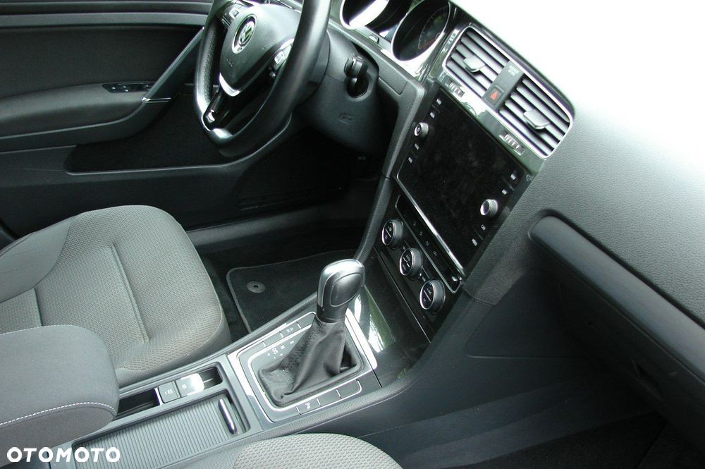 Volkswagen Golf - 18