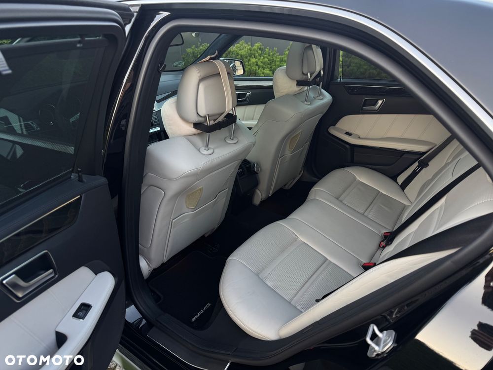 Mercedes-Benz Klasa E 63 AMG S 4-Matic - 13