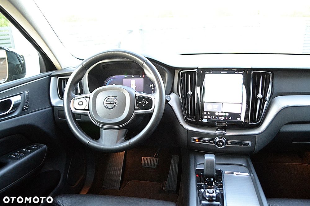Volvo XC 60 B4 D Plus Dark - 17