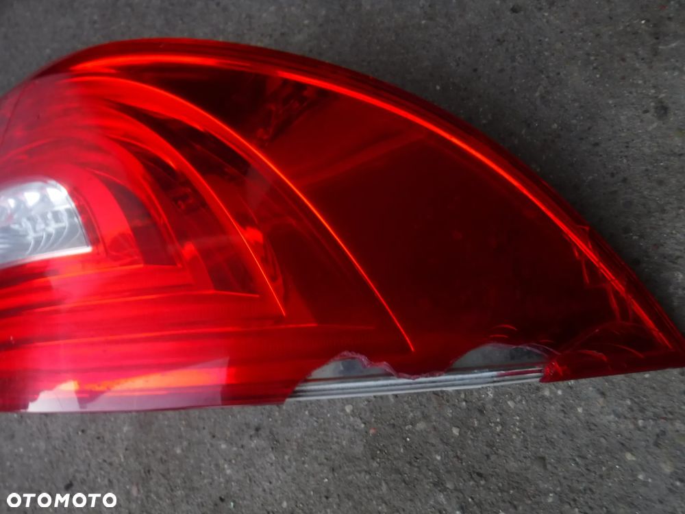Skoda Superb II 2 lift  led sedan hb lampa prawa tyl  w blotnik 3T5945096A - 3