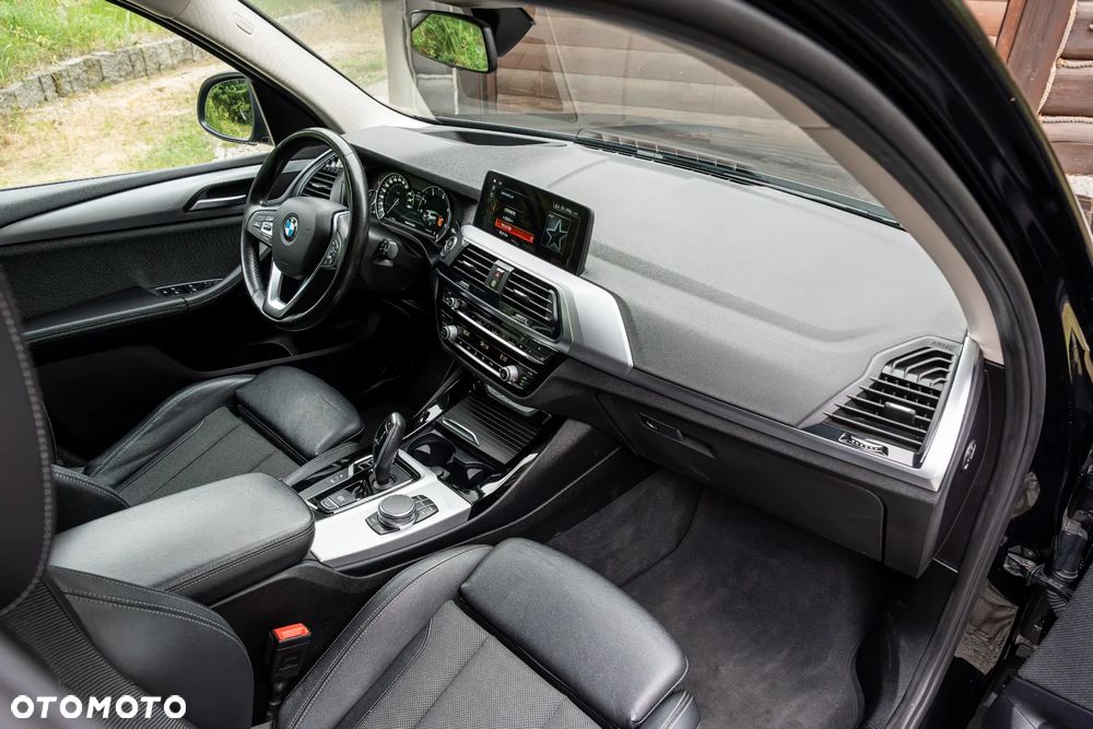 BMW X3 xDrive20d Advantage - 25