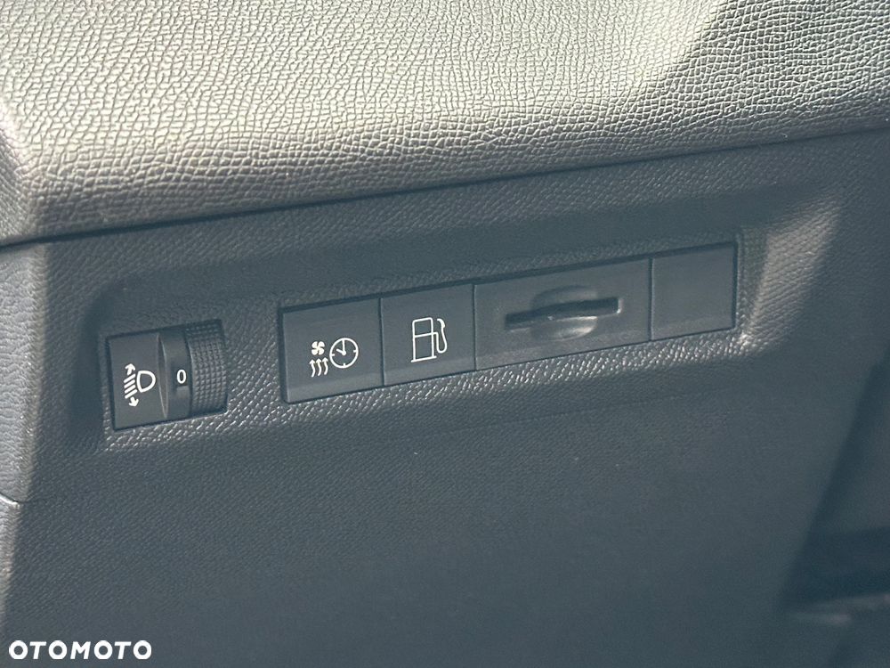 Peugeot 408 180 e-EAT8 Allure - 16