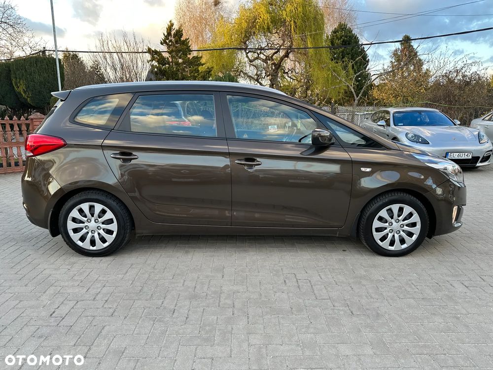 Kia Carens - 33