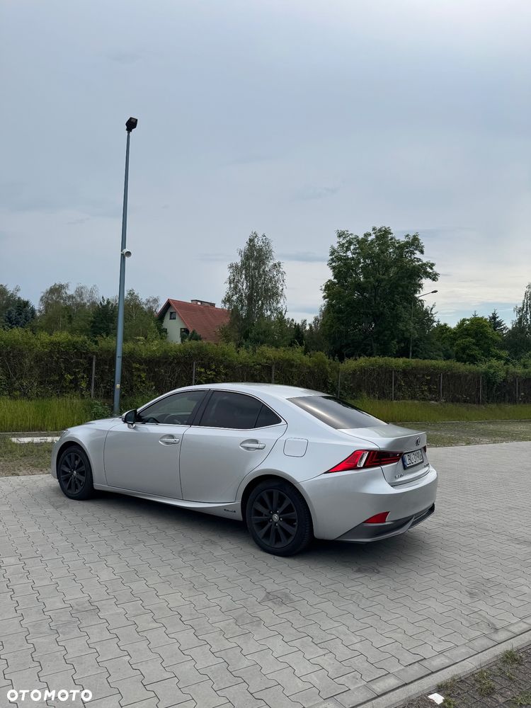 Lexus IS 300h Prestige - 3