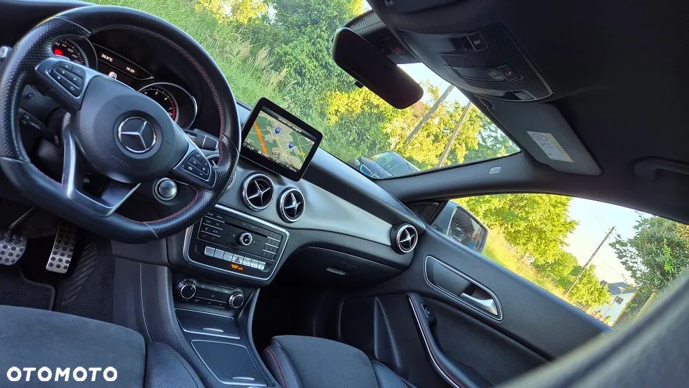 Mercedes-Benz CLA 180 7G-DCT AMG Line - 5