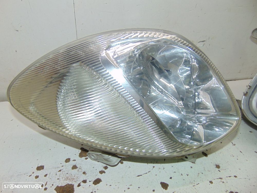 Daihatsu Sirion faróis - 2