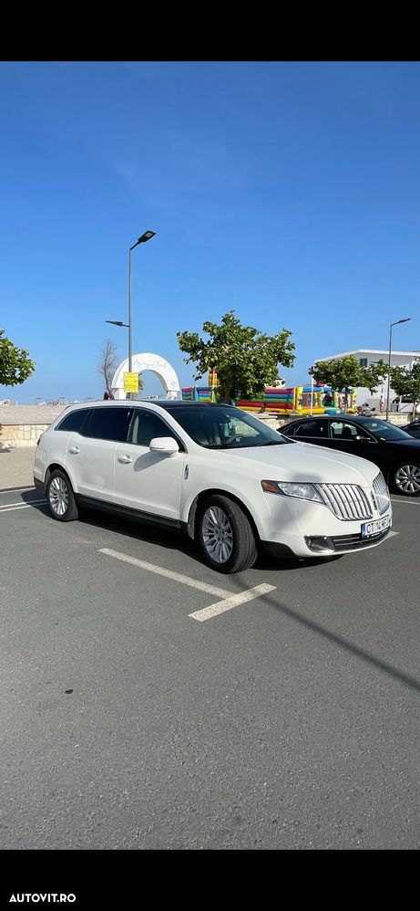 Lincoln MKT - 3
